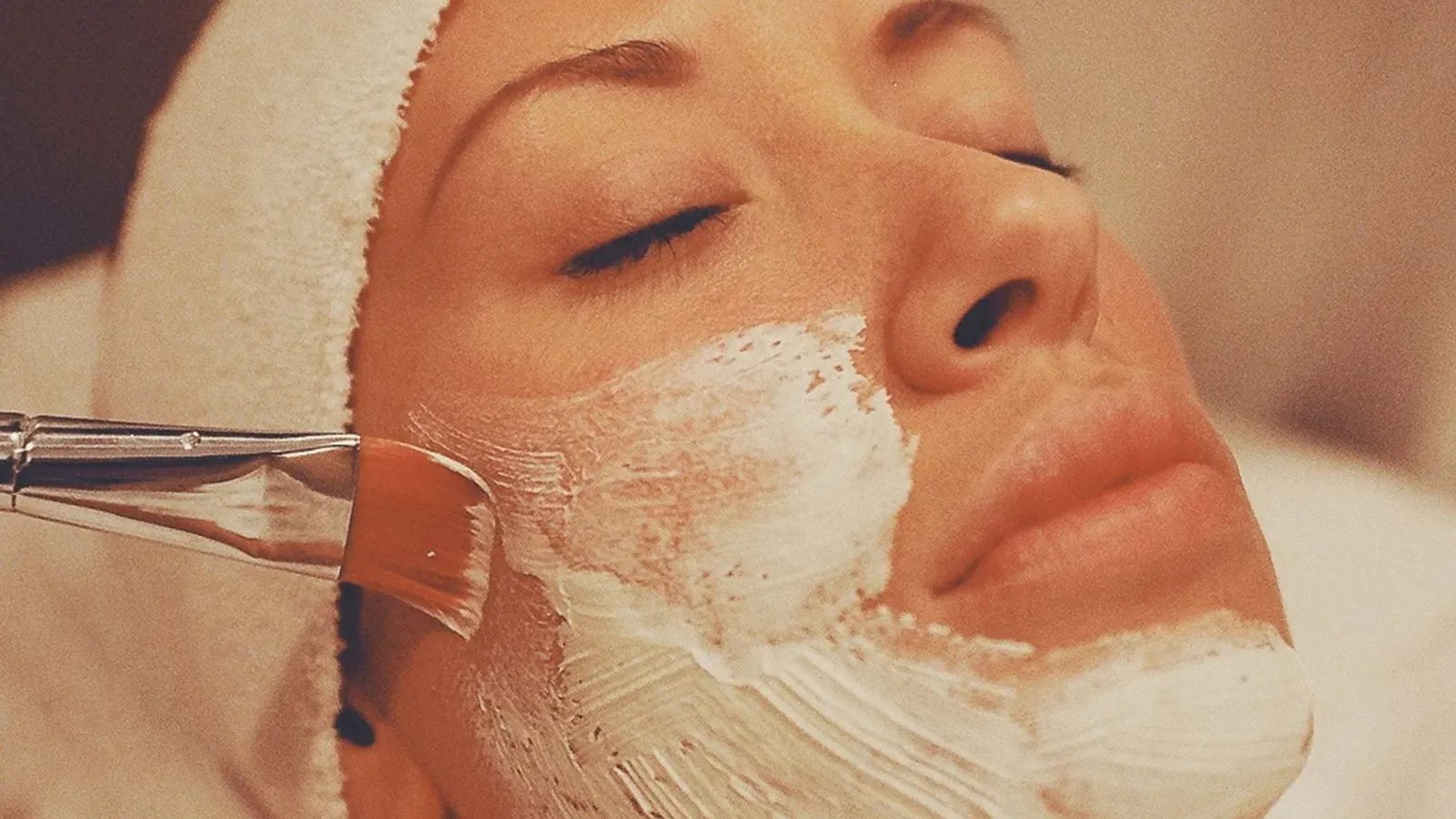 A relaxing facial treatment at a beauty salon
